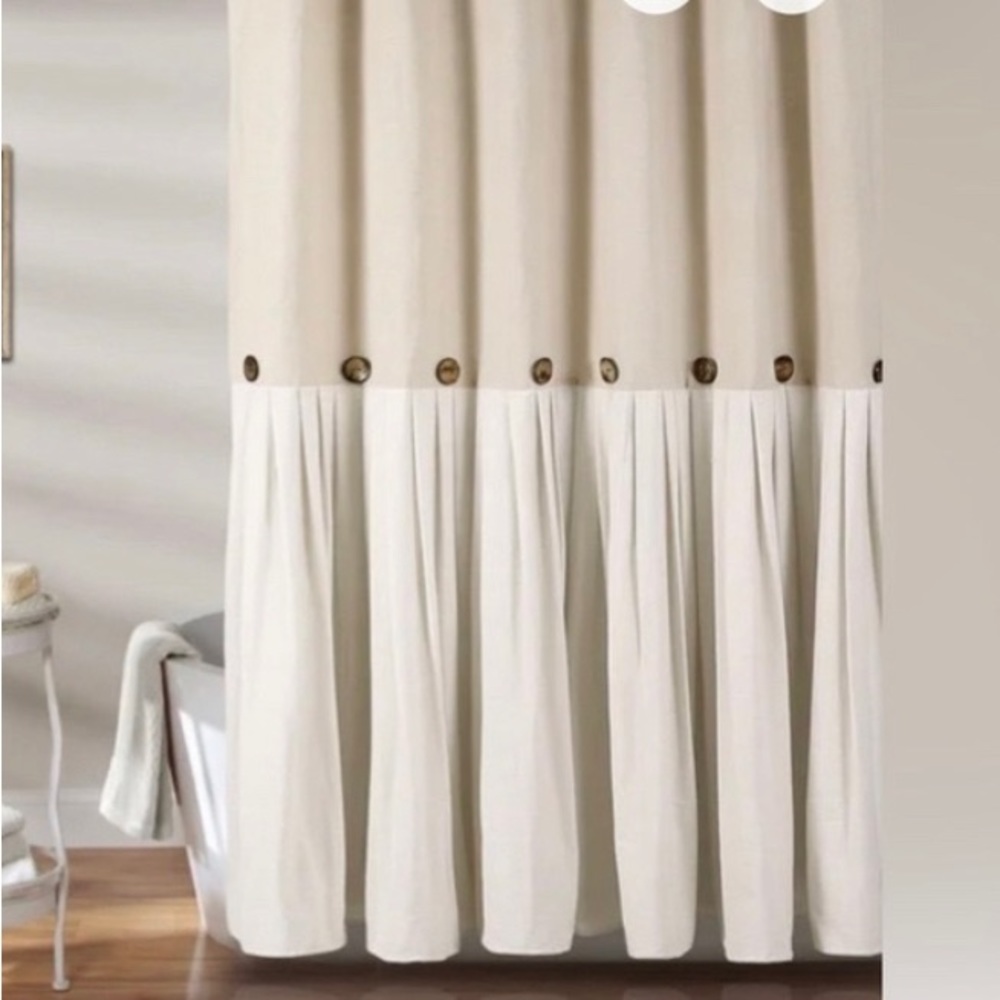 ♥️ SOLD♥️ Gracie Oaks Shower Curtain 72” x 72”. Purchased from Wayfair. LIKE NEW